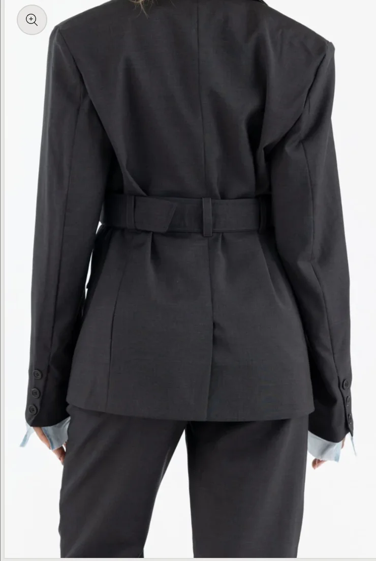 EYELET MILANO - Blazer ceinturé en laine – Structure couture & modernité responsable – Image 2