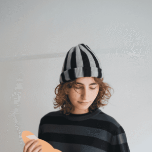 SARTORIA VICO - Bonnet côtelé rayé en laine mérinos extra-fine modèle Sbirulino