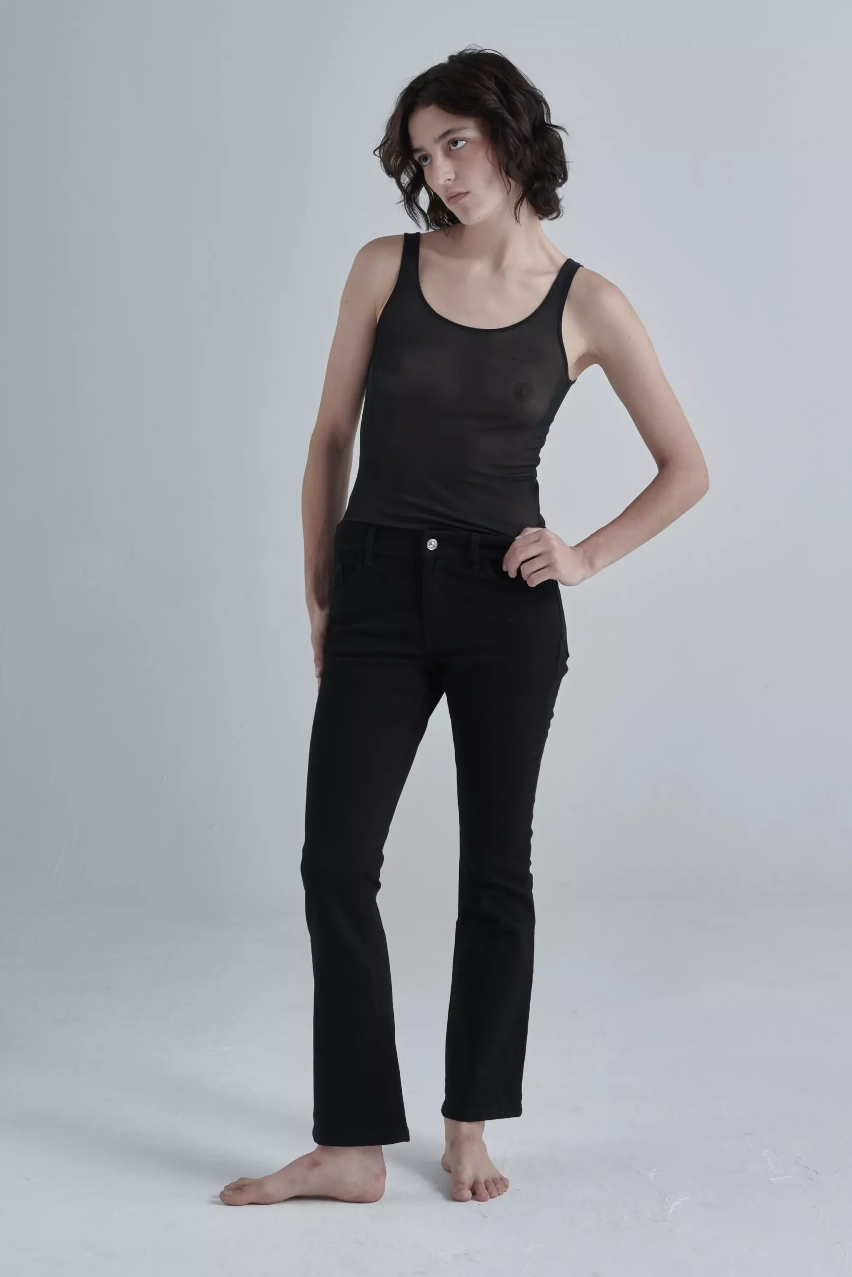COREVA DESIGN - Jeans coupe trompette noir femme durable et biodegradable modèle Guitar black