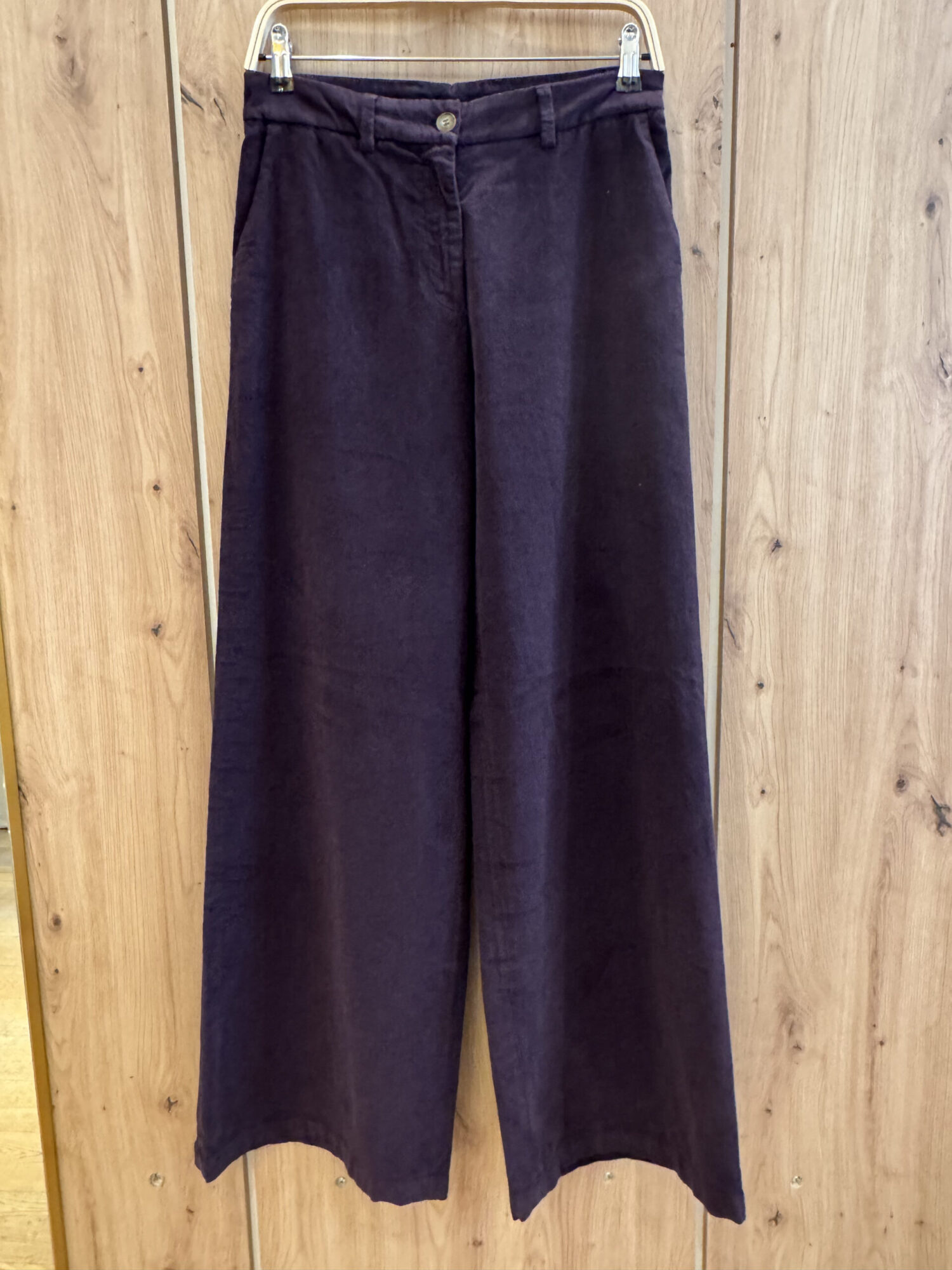 Oscalito - Pantalon palazzo en velours côtélé fin – Image 3